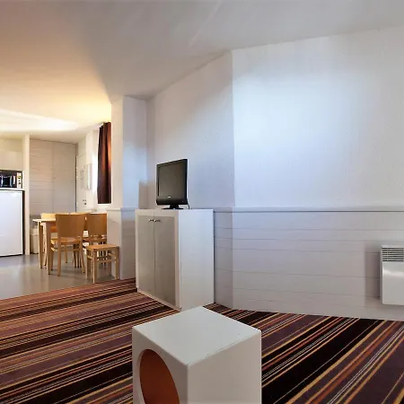 Appartement Confortable 2 Pieces Avec Balcon, Depart Skis Aux Pieds, Wifi Inclus - Fr-1-314-213 Apartment *