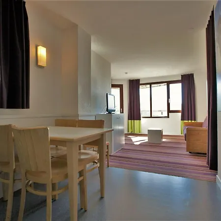 Apartment Appartement Confortable 2 Pieces Avec Balcon, Depart Skis Aux Pieds, Wifi Inclus - Fr-1-314-213